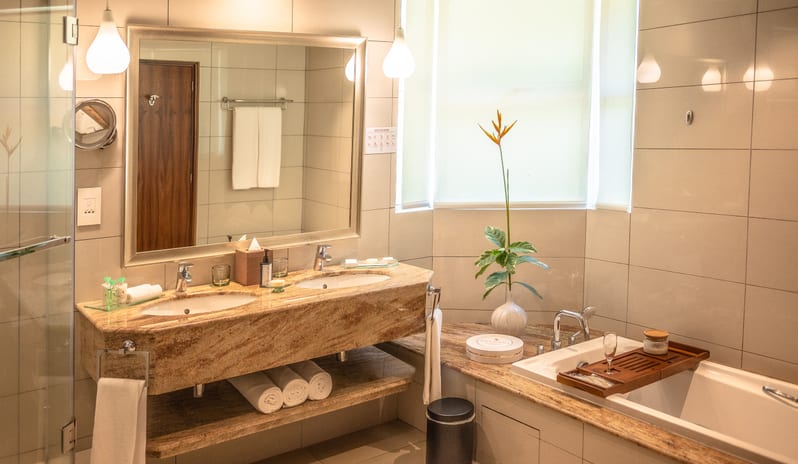Beachfront Suite - Bathroom